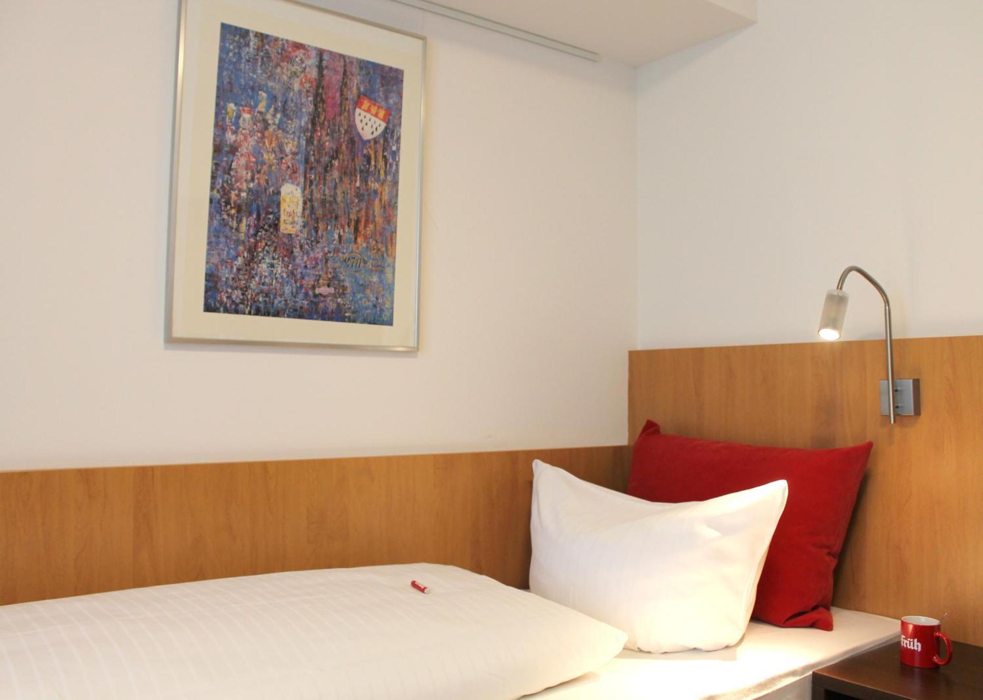 Eden Hotel Frueh Am Dom Cologne Room photo